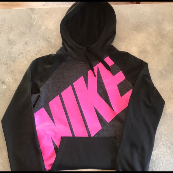 Nike Tops - Nike therma fit sweatshirt
